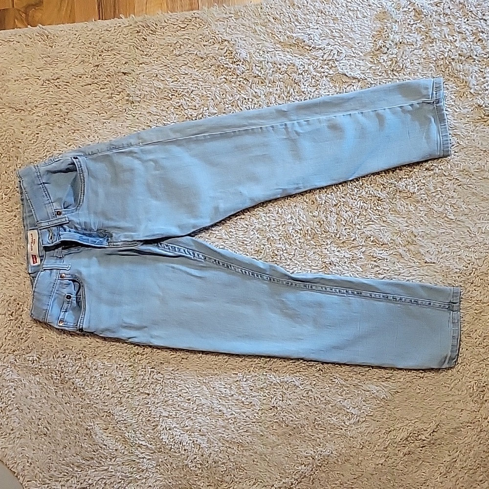 Boys Light Wash 502 Levi's. Size 8 Husky/28×23 Straight Leg Taper.
